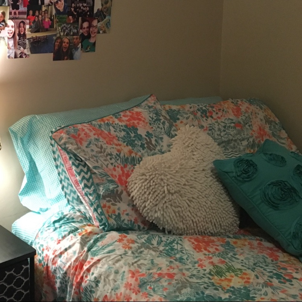 Bedding - Picture 2 of 2